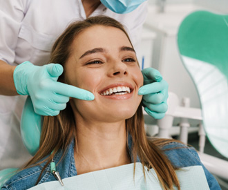 Woman smiling at the denitst